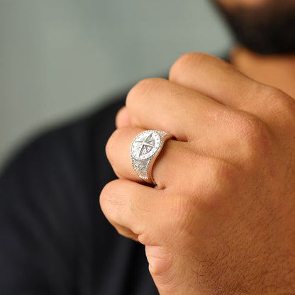 Compass Ring in White Gold Vermeil